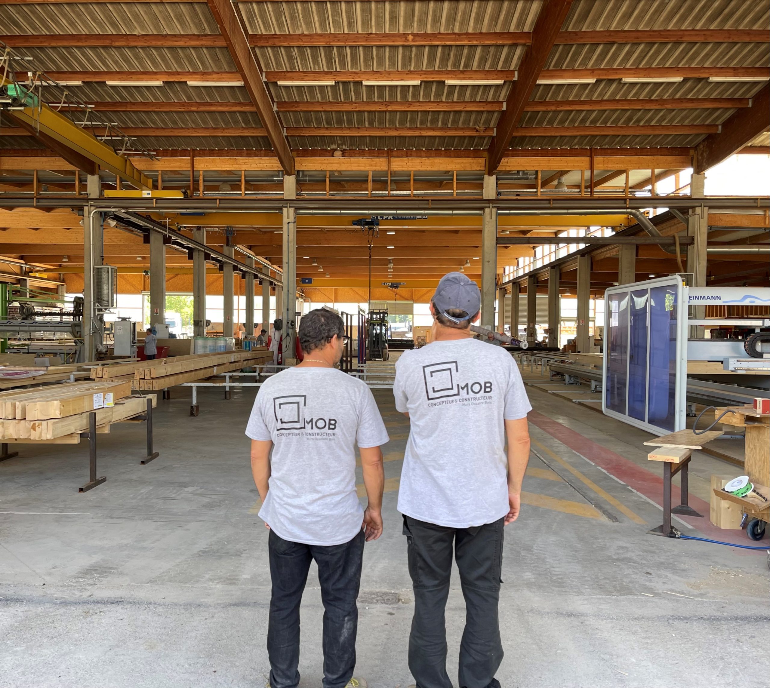 Collaborateurs C MOB dans l'unité de production