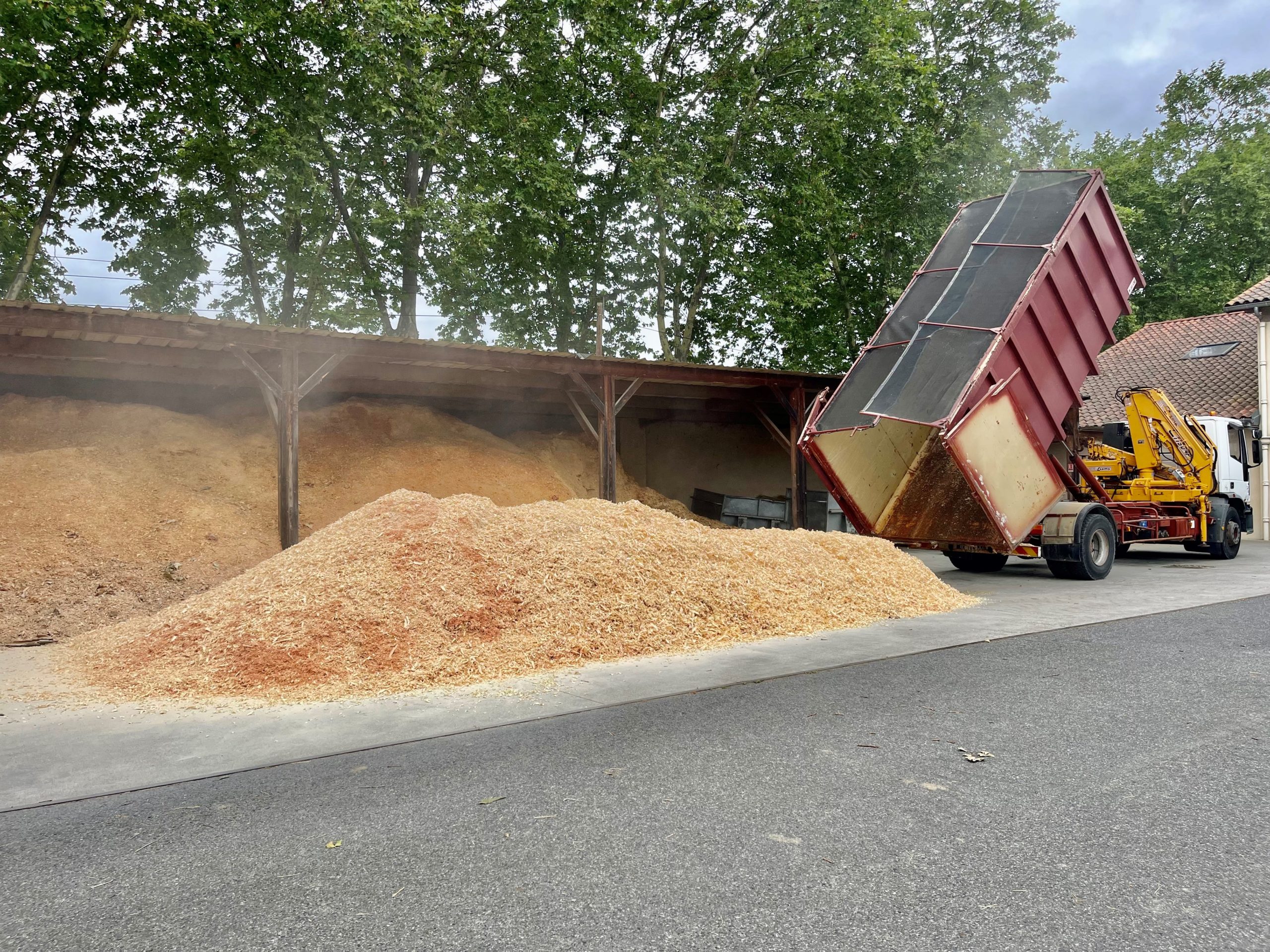 Livraison de copeaux de bois au haras de la gesse - revalorisation