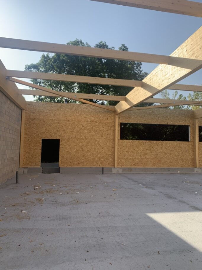 Pose et fabrication des murs à ossature bois pour le magasin Aldi de Nogent