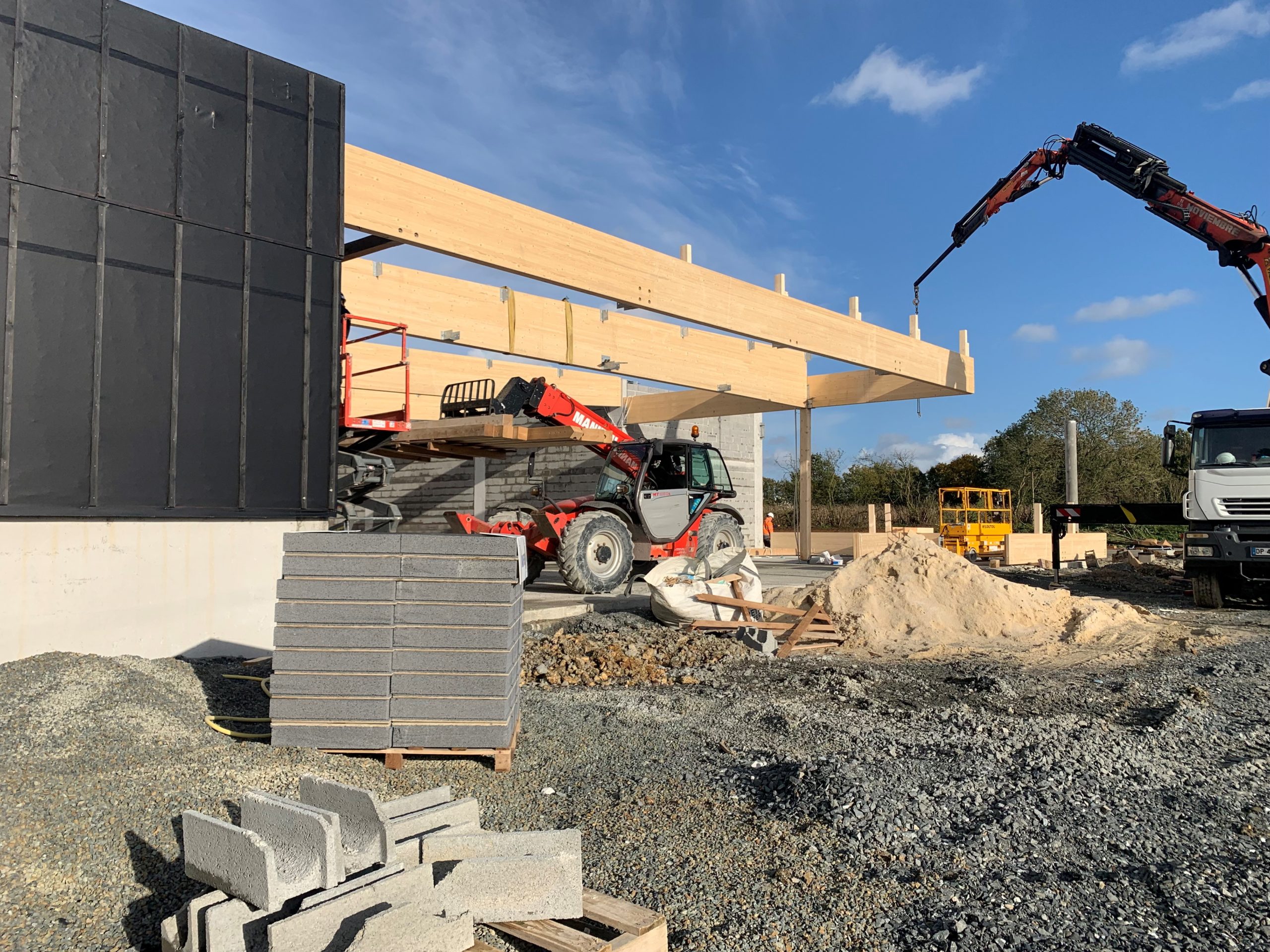 Construction magasin aldi à Conlie avec charpente et murs à ossature bois réalisés par C MOB