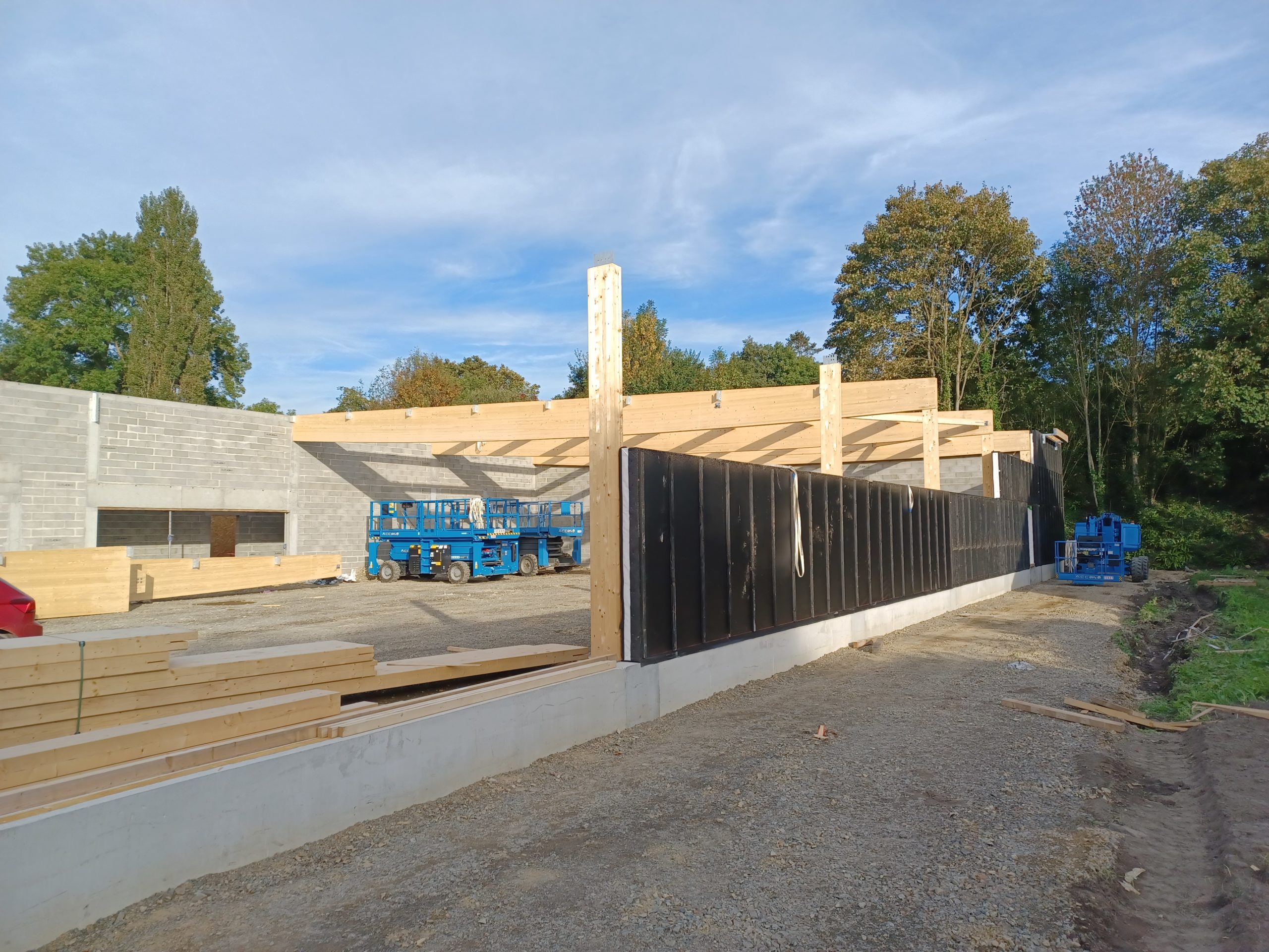 Levage des MOB fabriqués par C MOB pour le magasin Aldi de Condé en Normandie