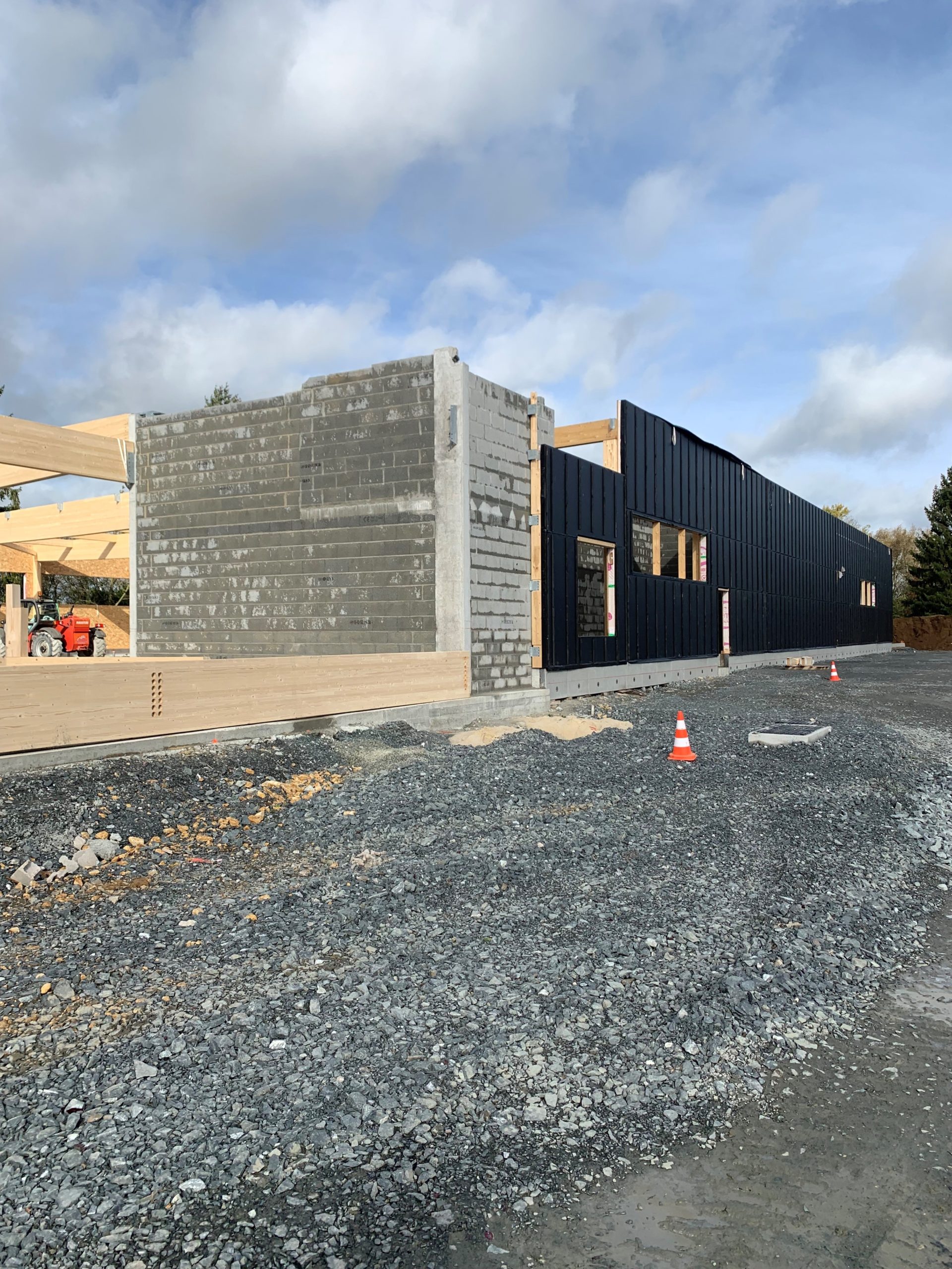 Construction magasin aldi à Conlie avec charpente et murs à ossature bois réalisés par C MOB