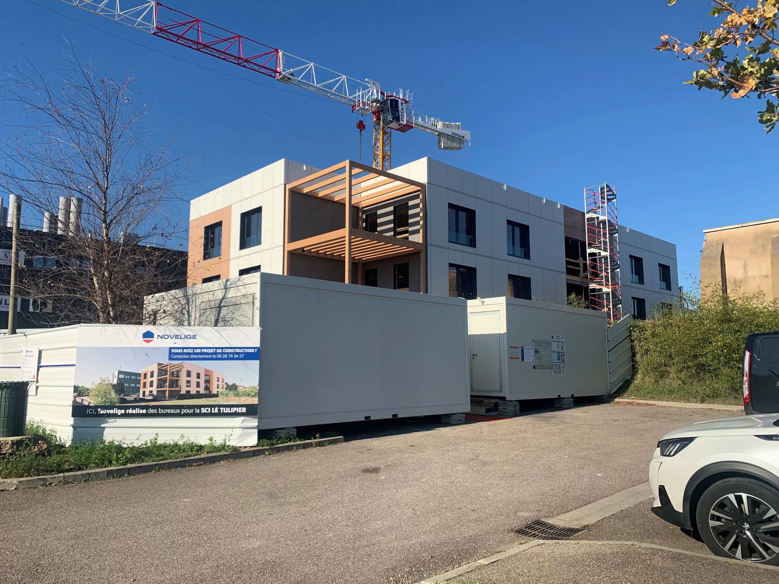 Bureaux oveliance en construction à Sainte Foy les lyon avec murs à ossature bois