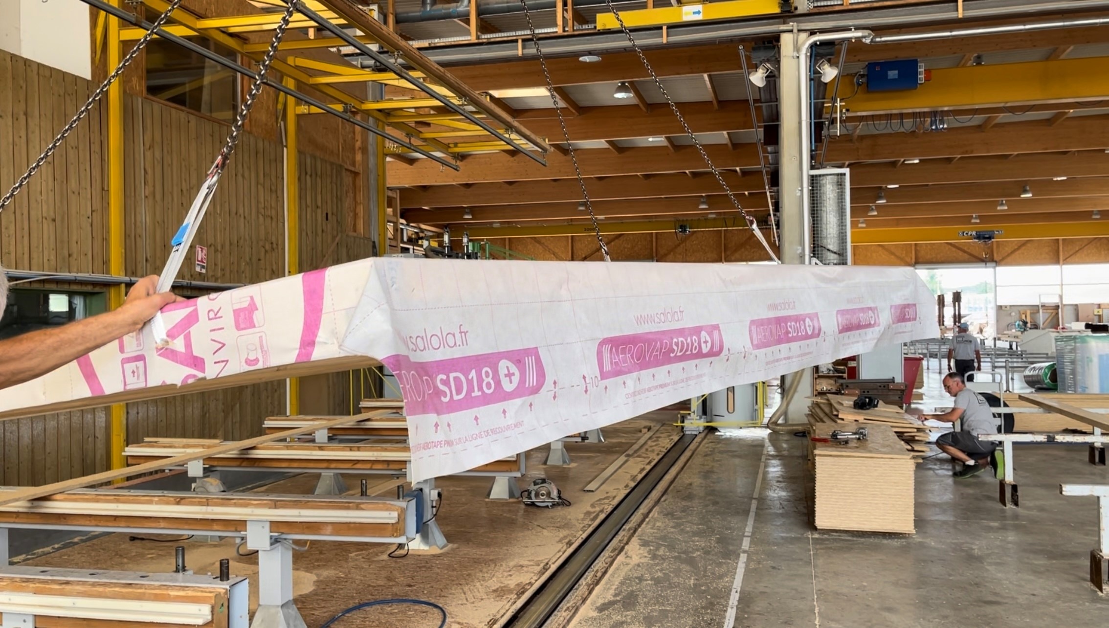 Fabrication des murs à ossature bois - chantier magasin aldi Marly