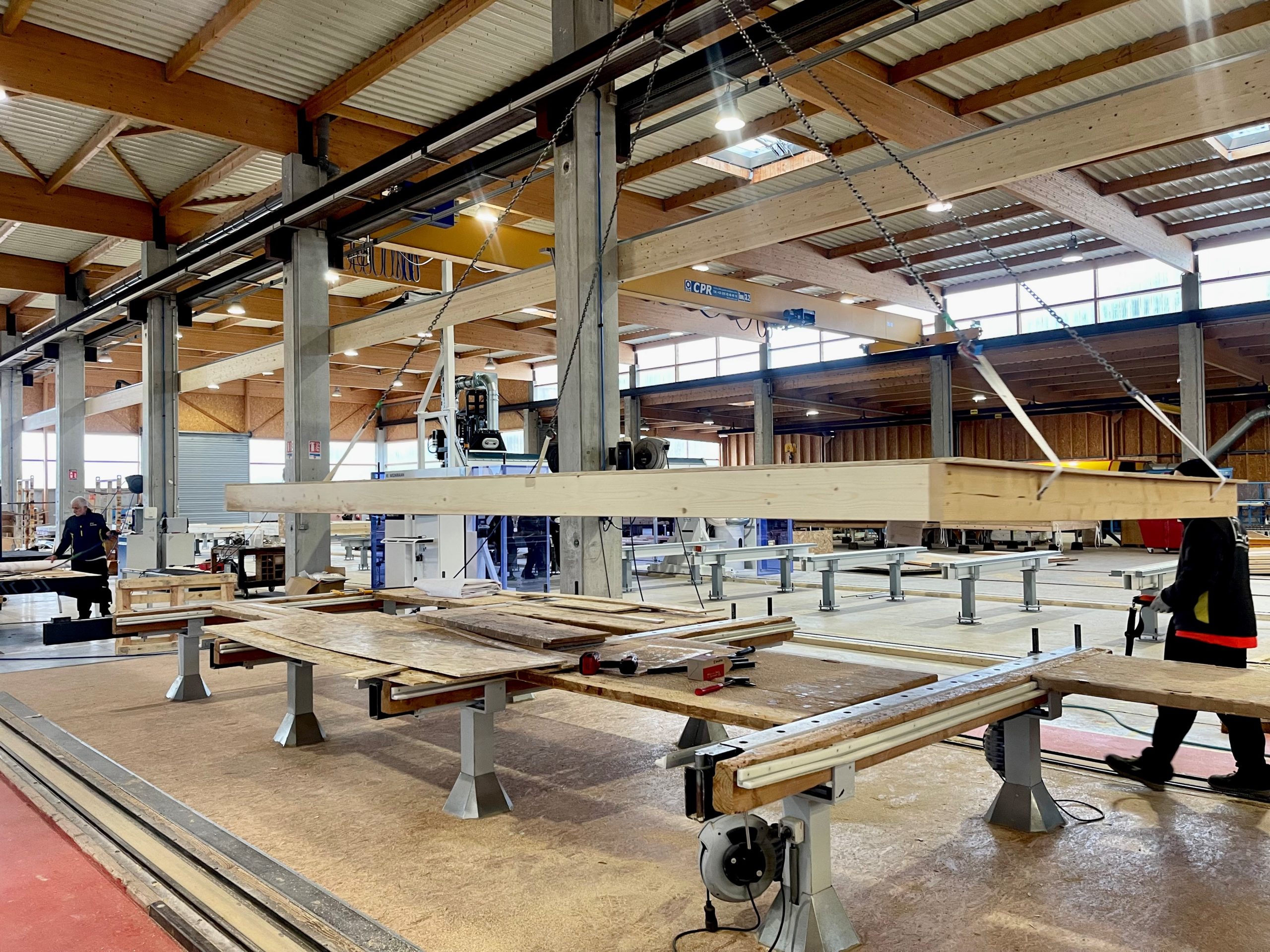 fabrication des murs à ossature bois par C MOB concepteur et constructeur de solutions bois et stockage sur le site