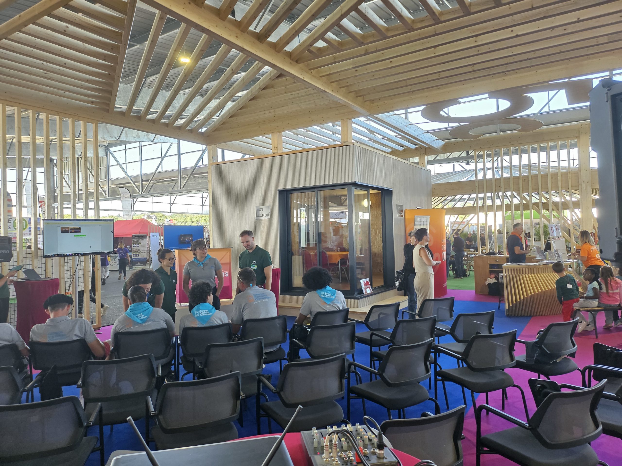 agora C MOB stand Pyrénéennes